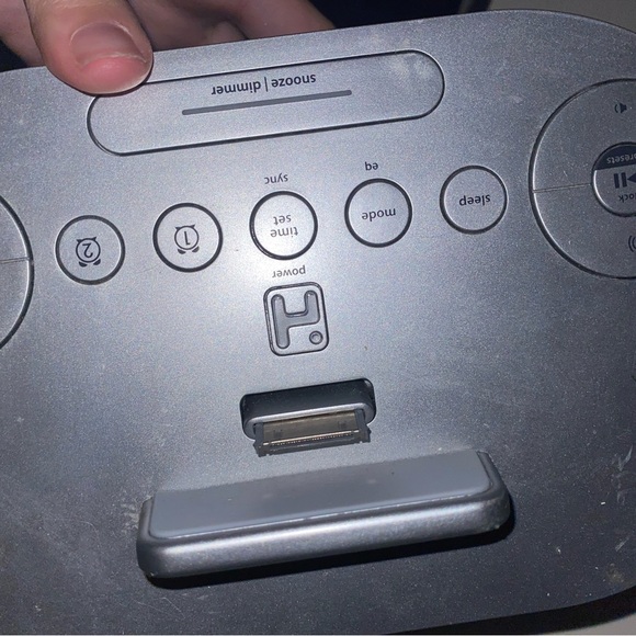 iHome iD38 Dual Charging Stereo FM Clock Radio - Black - Picture 5 of 7